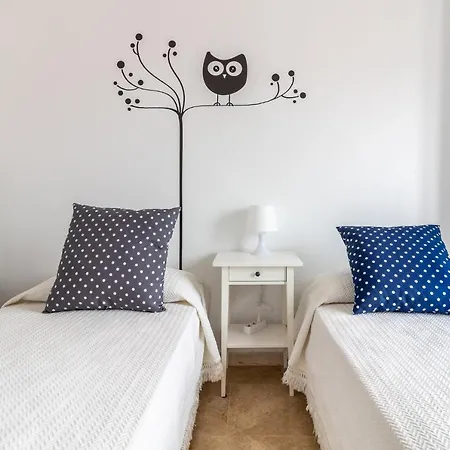 Feriehus Flatguest San Fernando + 4bdr + Terrace + Parking *